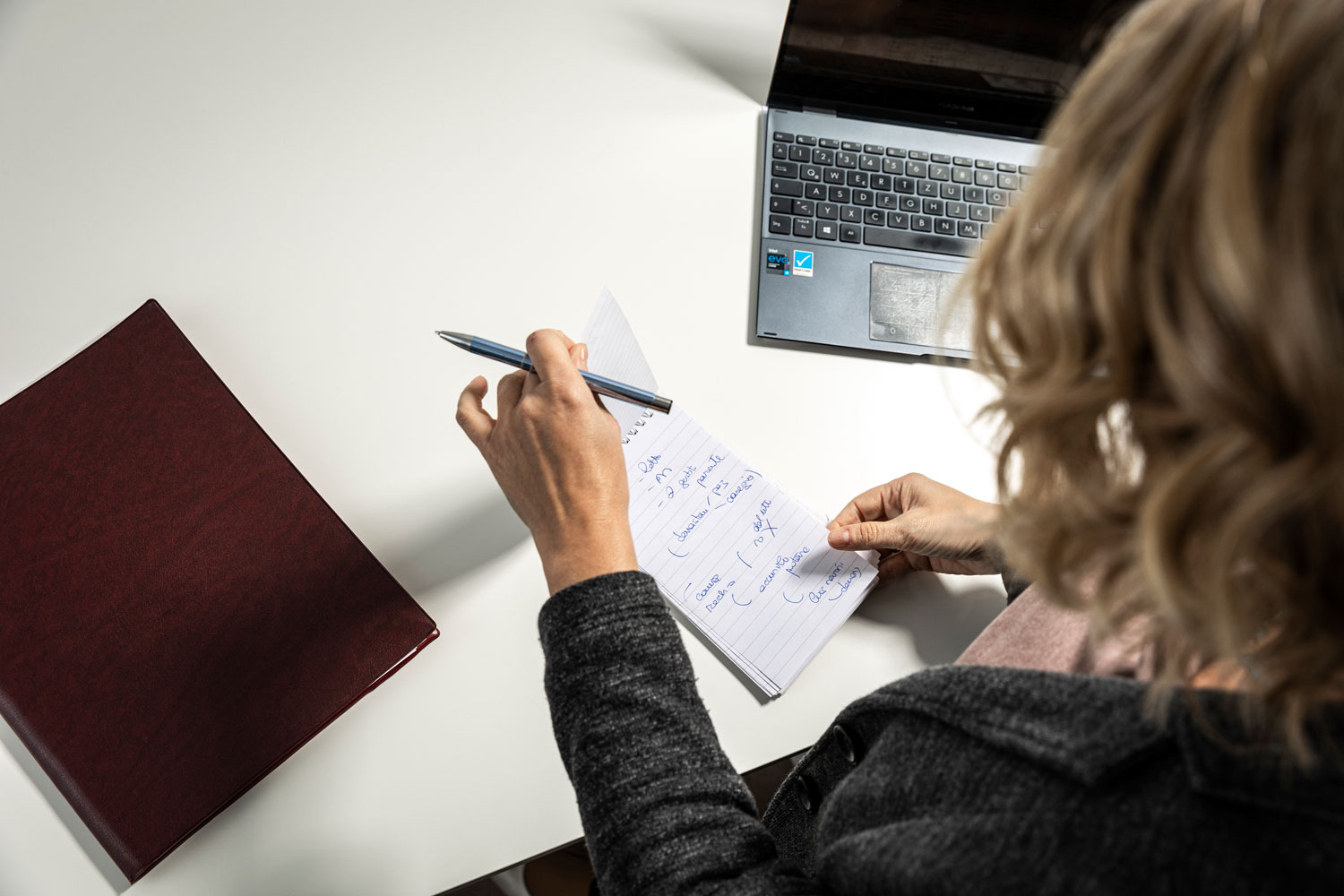 Cinzia beim Konferenzdolmetschen. Ihre Expertise: Dolmetschen und Übersetzen, z. B. bei Ihrer Tagung / Veranstaltung.